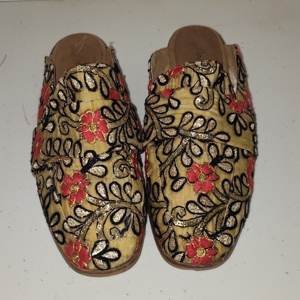 Free People gold and red Embroidered Mules size 38 Floral - Picture 2 of 12